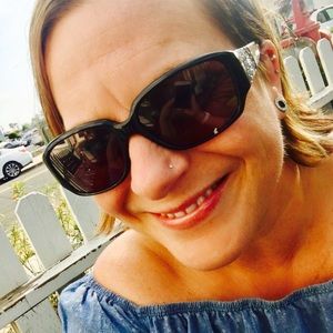 Meet your Posher, Carrie